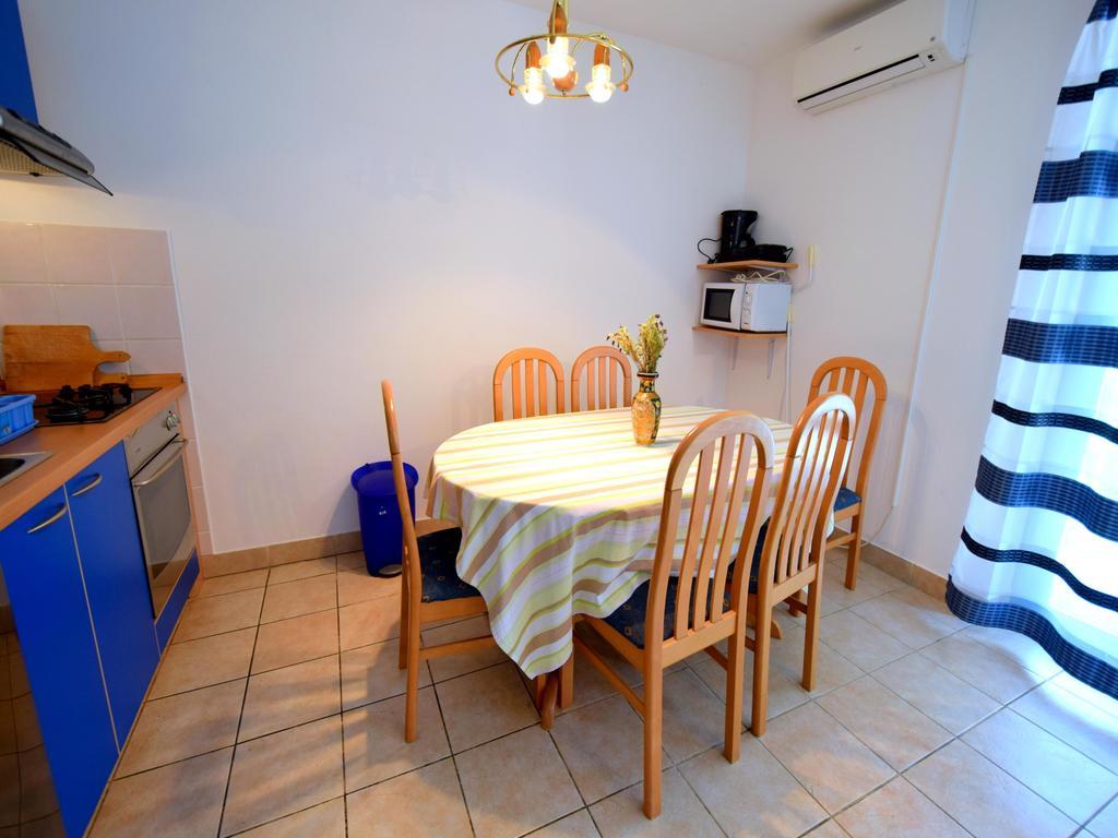 Apartment Oresic Malinska Exterior photo